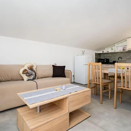 アパート 1 Bedroom In ゴルニ・カリン