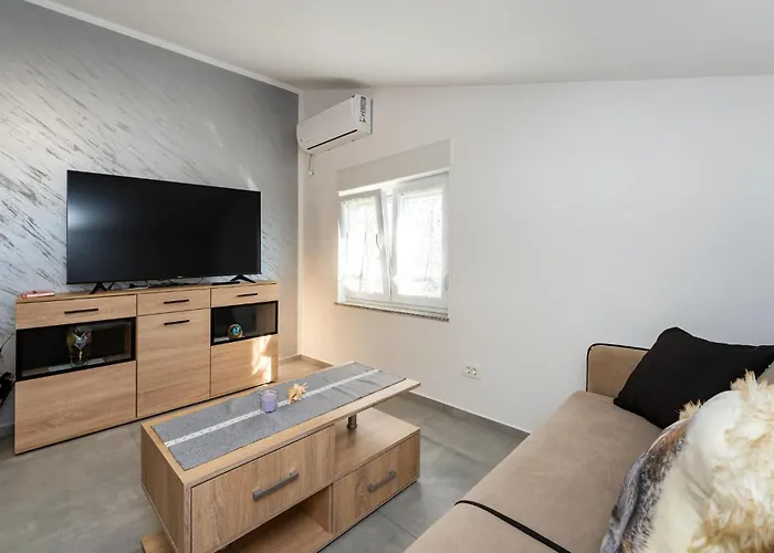 Apartment Awesome In Gornji Karin