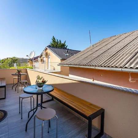 Awesome In Apartman *