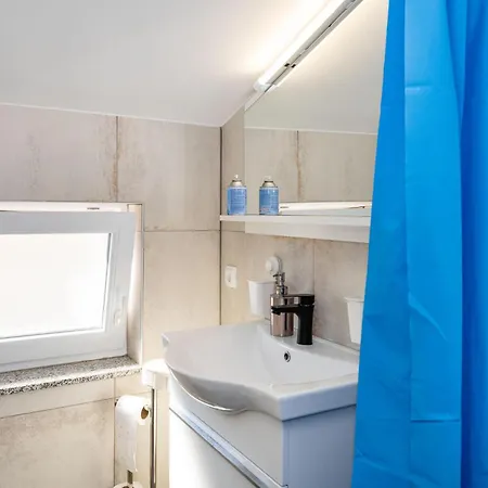 Appartamento 1 Bedroom In Gornji Karin