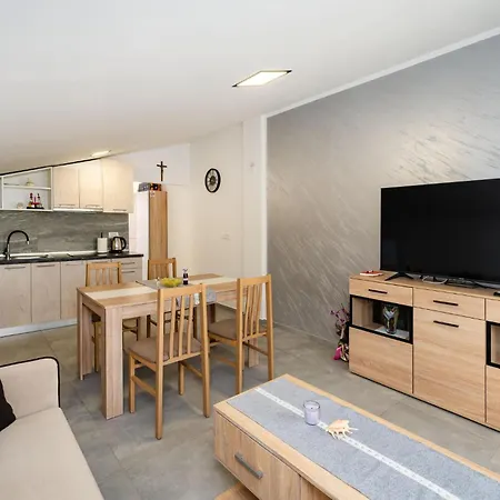 1 Bedroom In * Gornji Karin